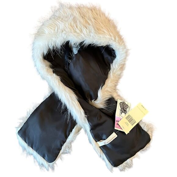 Women’s Faux Fur Scarf by Collection Eighteen NWT🏷 - Picture 2 of 12